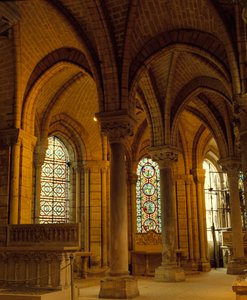 Art gothique : clés de voûte et ogives, déambulatoire de la Basilique de Saint-Denis (Saint-Denis). - School French