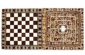 Boîte de jeux en marqueterie d