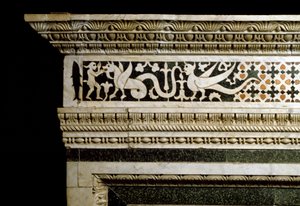 Détail des décorations entourant la trandola en marbre - School Italian