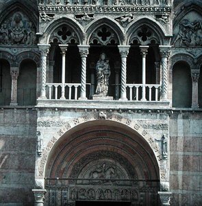 Façade ouest, commencée dans les années 1130 et achevée au XVe siècle (détail) - School Italian