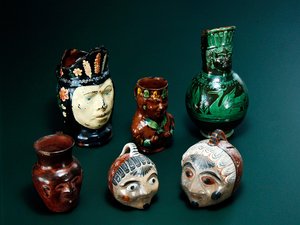 Pichets portrait, fin du 19ème siècle aux années 1930 (terre cuite émaillée et peinte) - School Mexican