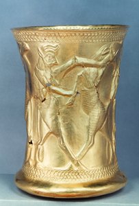 Vase décoré de créatures mythologiques, perse