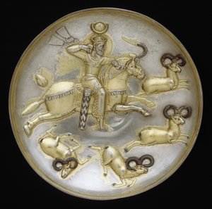 Assiette avec roi chassant des béliers, vers 500 après J.-C.