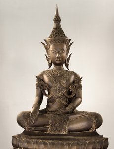 Bouddha grandeur nature en tenue royale