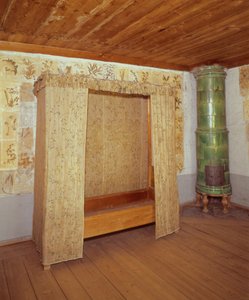 Lit pliant et poêle en céramique dans la maison de Carl Linnaeus (1707-78) - School Swedish