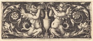 Ornement avec deux tritons soufflant des cors