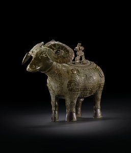 Vase à vin rituel en forme de bélier, Gong - Shang Dynasty Chinese School