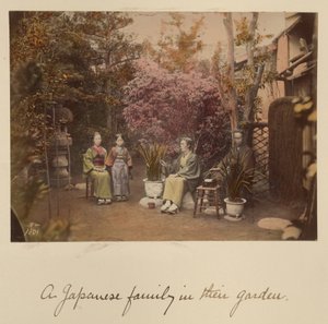 Une famille japonaise dans son jardin - Shinichi Suzuki