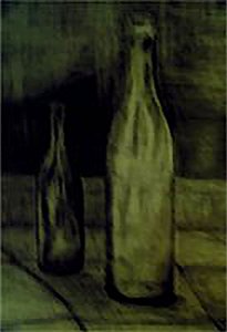 Deux bouteilles dans une rue