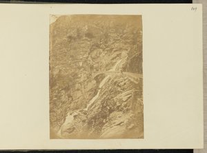 [Cascade de montagne]