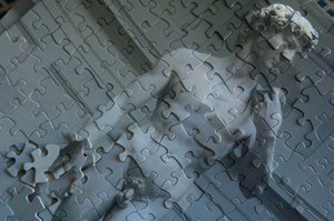 Puzzle à la scie sauteuse avec le David de Michel-Ange, 2022 (photo)