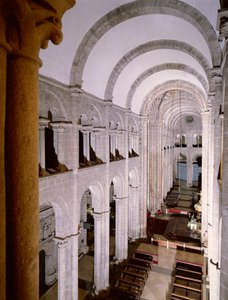 Intérieur de la cathédrale commencée en 1078 - Spanish School