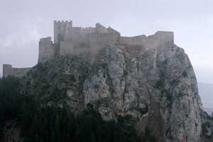 Vue du château de Loarre, construit aux 11e-13e siècles - Spanish School
