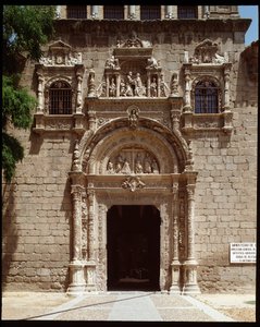Vue de la porte plateresque - Spanish School