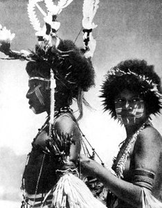 Guerriers peints, Papouasie-Nouvelle-Guinée, 1936 - Sport and General