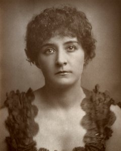 Julia Gwynne, chanteuse d