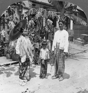 Famille birmane, Rangoon, Birmanie, 1908 - Stereo Travel Co