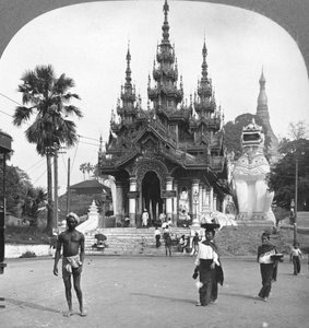 Entrée principale, pagode Shwedagon, Rangoon, Birmanie, 1908