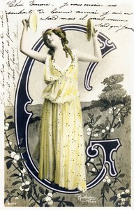 G : Louise Myriel, actrice et chanteuse lyrique de la Belle Époque - Folies Bergère, Gymnase, Gaîté, Paris - Alphabet en carte postale