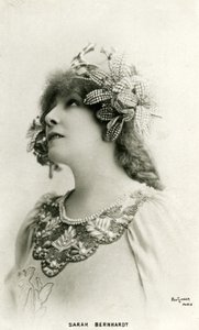 Henriette Rosine Bernard alias Sarah Bernhardt (1844-1923) en « La princesse lointaine », pièce d