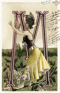 M : Mlle Marville, artiste des années 1900 - Alphabet en carte postale - Studio Reutlinger