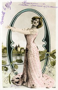 O b : Agustina Otero Iglesias, alias Caroline Otero dite La Belle Otero, chanteuse, danseuse de cabaret et importante courtisane de la Belle Époque - Alphabet en carte postale - Studio Reutlinger