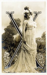 Amelie Dieterle, actrice et chanteuse française - Théâtre des Variétés, Bouffes Parisiennes, Paris - alphabet en carte postale - Studio Reutlinger