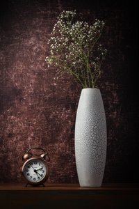 Horloge vintage et fleurs - Sumit Dhuper