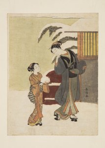 Jeune femme admirant un lapin de neige