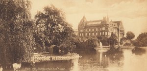 Malmö : Partie du parc du château avec le musée (photo n/b) - Swedish Photographer