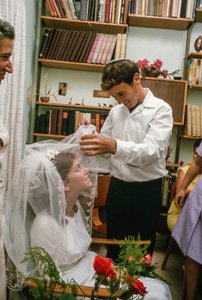 Lever le voile de la mariée juive