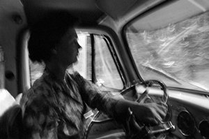 Mildred Cooper, une grand-mère de 43 ans, est chauffeur de camion avec un camion de transport de bois - Ted Spiegel