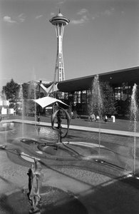 Piscine, fontaine, sculpture et Space Needle à l