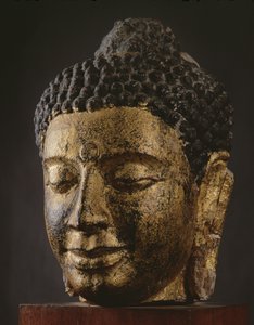 Tête de Bouddha géante aux yeux fermés, style Srivijaya