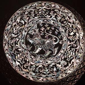 Boîte incrustée de nacre représentant un Singha (lion royal) - Thai School