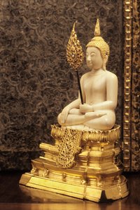 Le Seigneur de la Victoire (ivoire et or) - Thai School