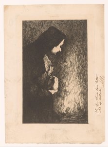 Femme debout regardant un village en feu à l