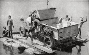 Traversée de la rivière Chambesi sur un ponton cassé, Rhodésie du Nord, 1925-1927