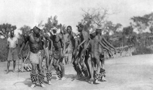Danseurs ougandais, Dodoma à Mongalla, Ouganda, 1925 1927 - Thomas A. Glover