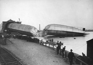 Naufrage du plus grand dirigeable de la Grande-Bretagne, Le Mayfly, à Barrow, 1911 - Thomas E. and Horace Grant Grant
