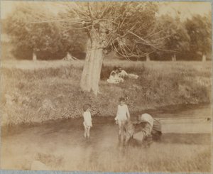 [Trois Enfants et un Chien Jouant dans le Ruisseau, 4 juillet 1883], 1883 - Thomas Eakins