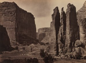 Cañon de Chelle. Les murs du Grand Cañon ont une hauteur d