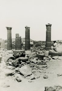 Colonnes et ruines du temple de la Grande Enceinte, Musawwarat es Sufra, Soudan, photographie d
