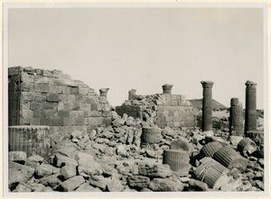 Grande enceinte, vue des murs et des colonnes du Grand Temple, Musawwarat es Sufra, Soudan, photographie d
