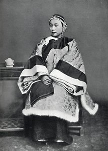 Une dame chinoise de haut rang en costume complet, 1902