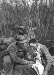 Un soldat français soigné, Première Guerre mondiale, France, 1916 - Unbekannt