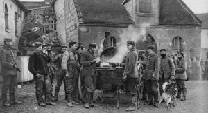 Une cuisine de campagne allemande dans un village français, Première Guerre mondiale, 1915