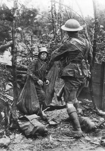 Un soldat allemand se rend, Aisne, France, Première Guerre mondiale, 18 juillet 1918 - Unbekannt