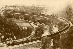 Un train de marchandises gigantesque de cinquante-quatre wagons tiré par une seule locomotive, Chicago et North West Railway, 193 - Unbekannt