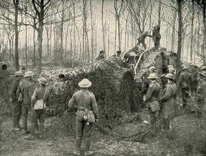 Un navire terrestre apportant sous camouflage un canon naval allemand de 5,9, 1919 - Unbekannt